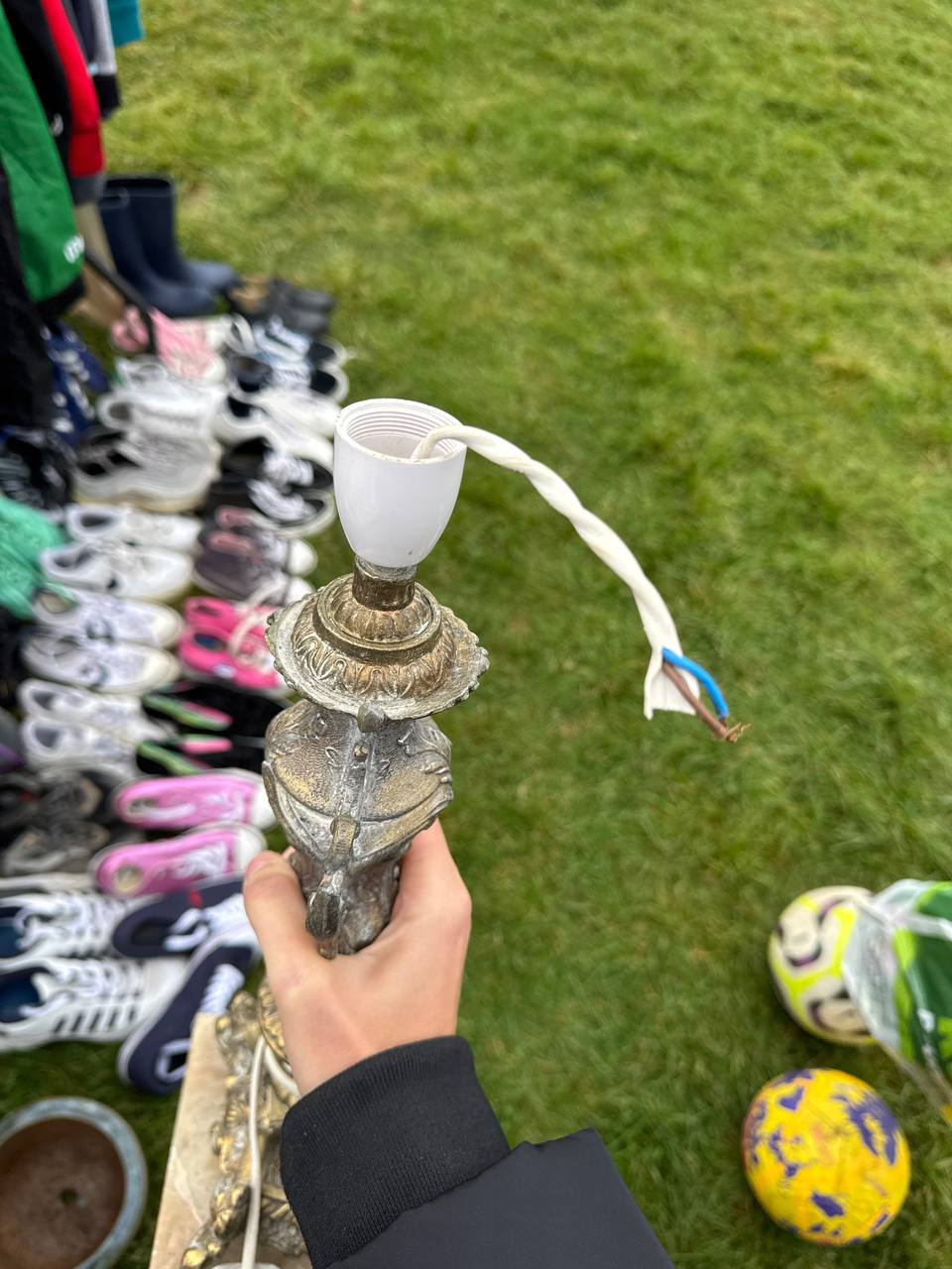Vintage lamp without bulb holder bought cheap at a UK car boot — easy fix, easy flip