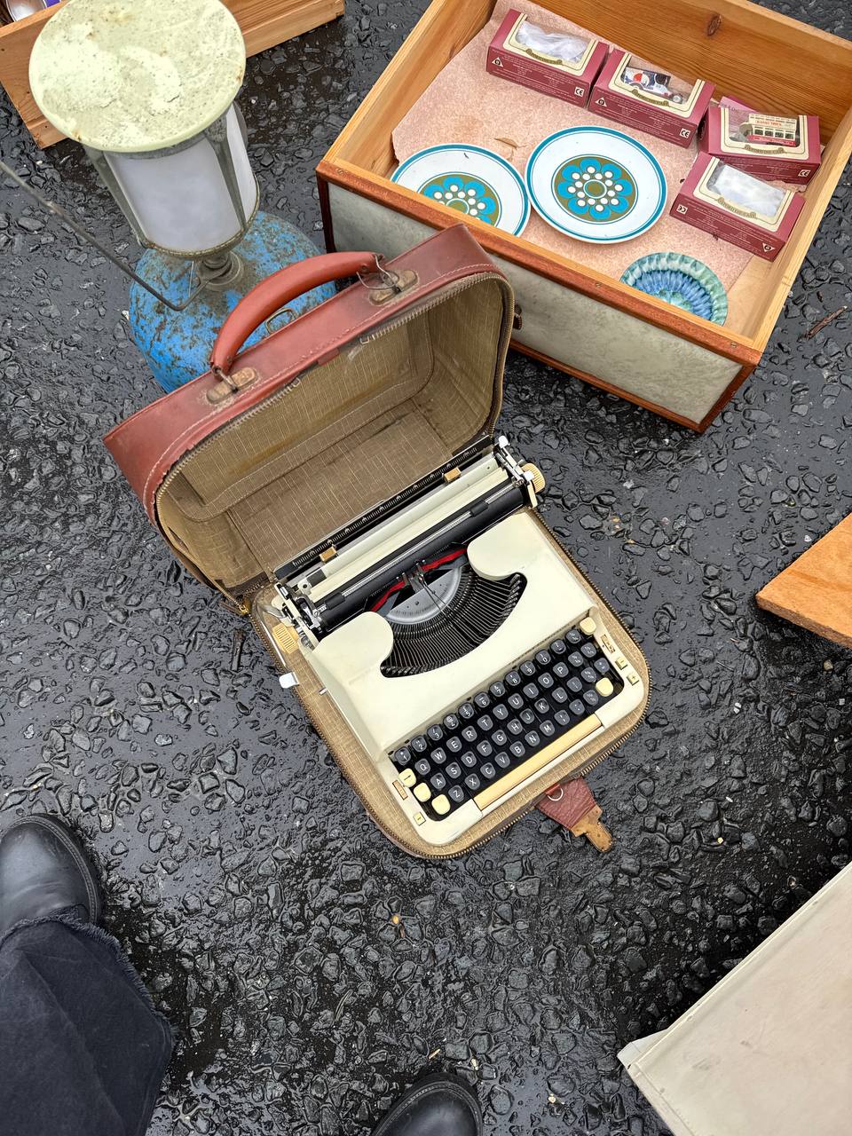 Vintage typewriter — the kind of stock that turns up at UK online auctions for under £20 hammer